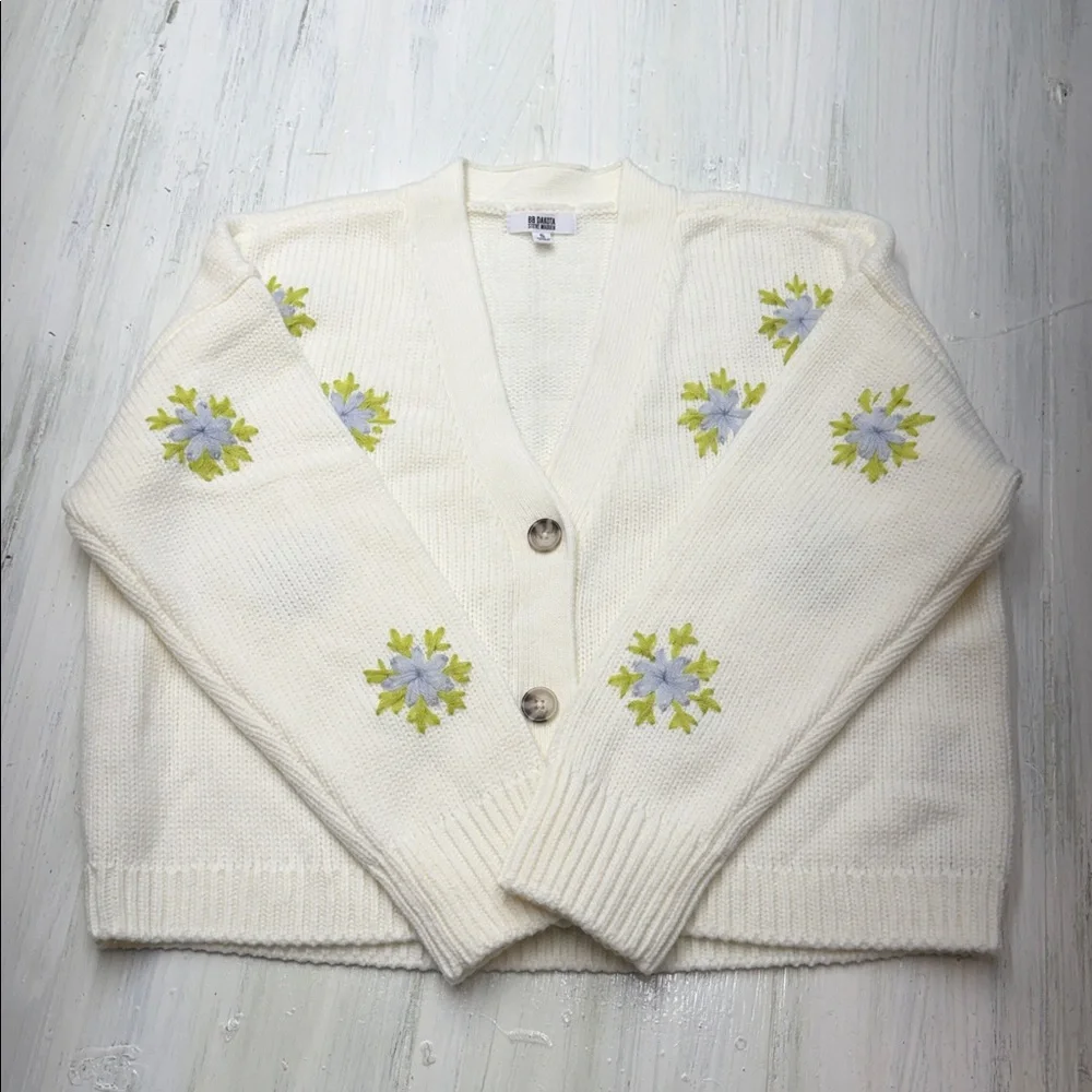 BB Dakota Old School Cream w/ Embroidered Floral Cardigan Sweater Sz S - Picture 4 of 11
